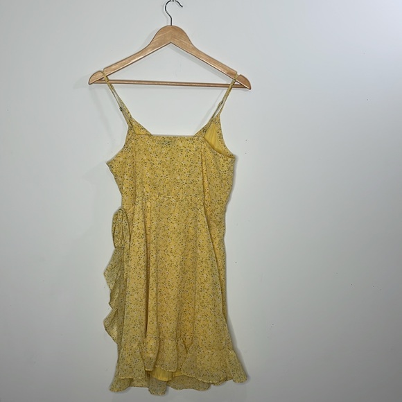 Hollister Mini Dress Overlap Yellow size Medium - Picture 2 of 9